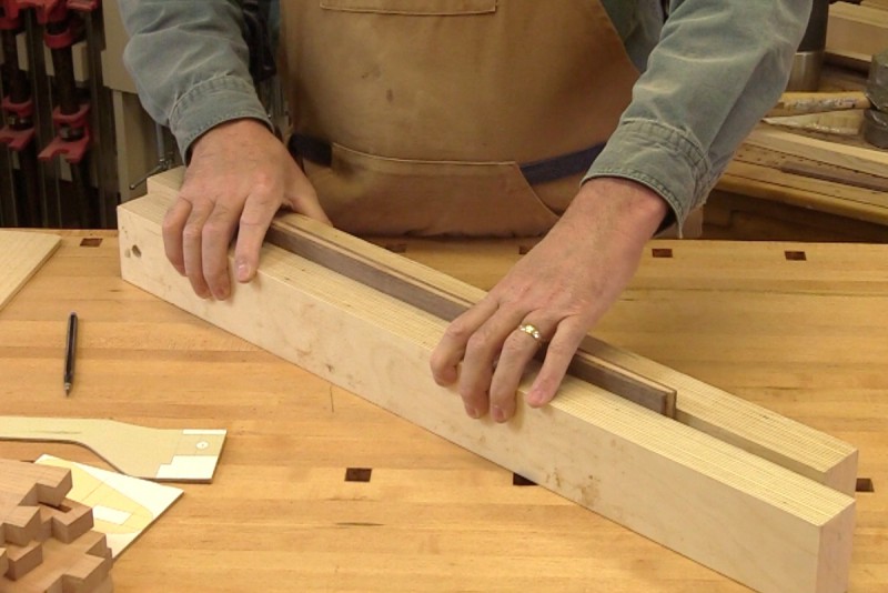 Découvrez le gabarit de perçage bois à main levée en vidéo sur