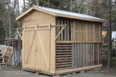 Cabanon en palettes r�cup�r�s
