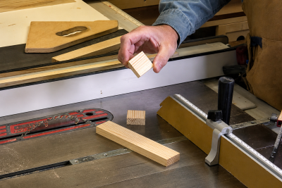 Truc pour couper une petite pi�ce au banc de scie