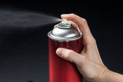 J'aimerais savoir : quelle sorte d'adh�sif utilisez-vous pour coller les stencils?