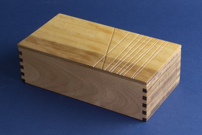 Bo�te d�corative avec motif de lignes