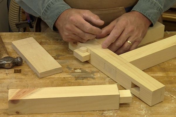 Assemblages rustiques � tenons et mortaises