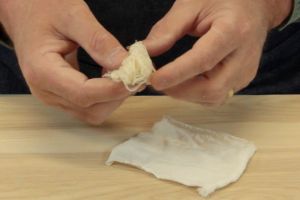 Pr�paration d'un tampon applicateur