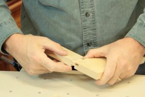Ajustement de l'�paulement du tenon