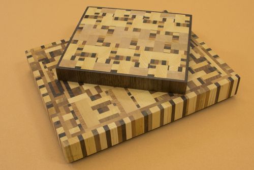Planches en bout de grain avec plusieurs essences de bois dur