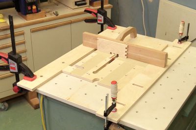 S'installe facilement sur la plupart des mod�les de table � toupie