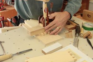 Ajustement du fond des tenons