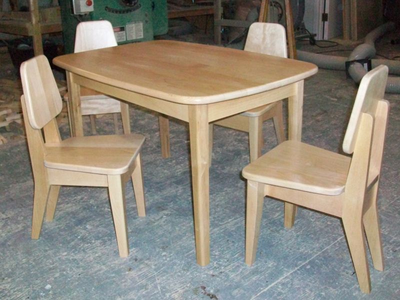 Claude Beland - Table et chaises pour enfants Claude Beland - Table et chaises pour enfants