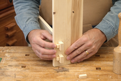 Assemblages � tenons et mortaises avec chevillage � tire