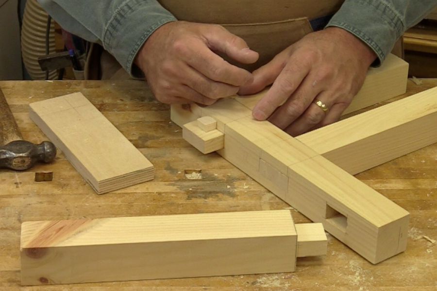 Assemblages rustiques � tenons et mortaises