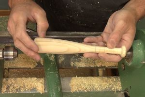 Démonstration de tournage d'un bâton de baseball jouet