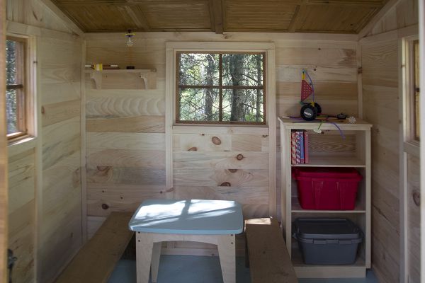 Int�rieur de la cabane dans les arbres