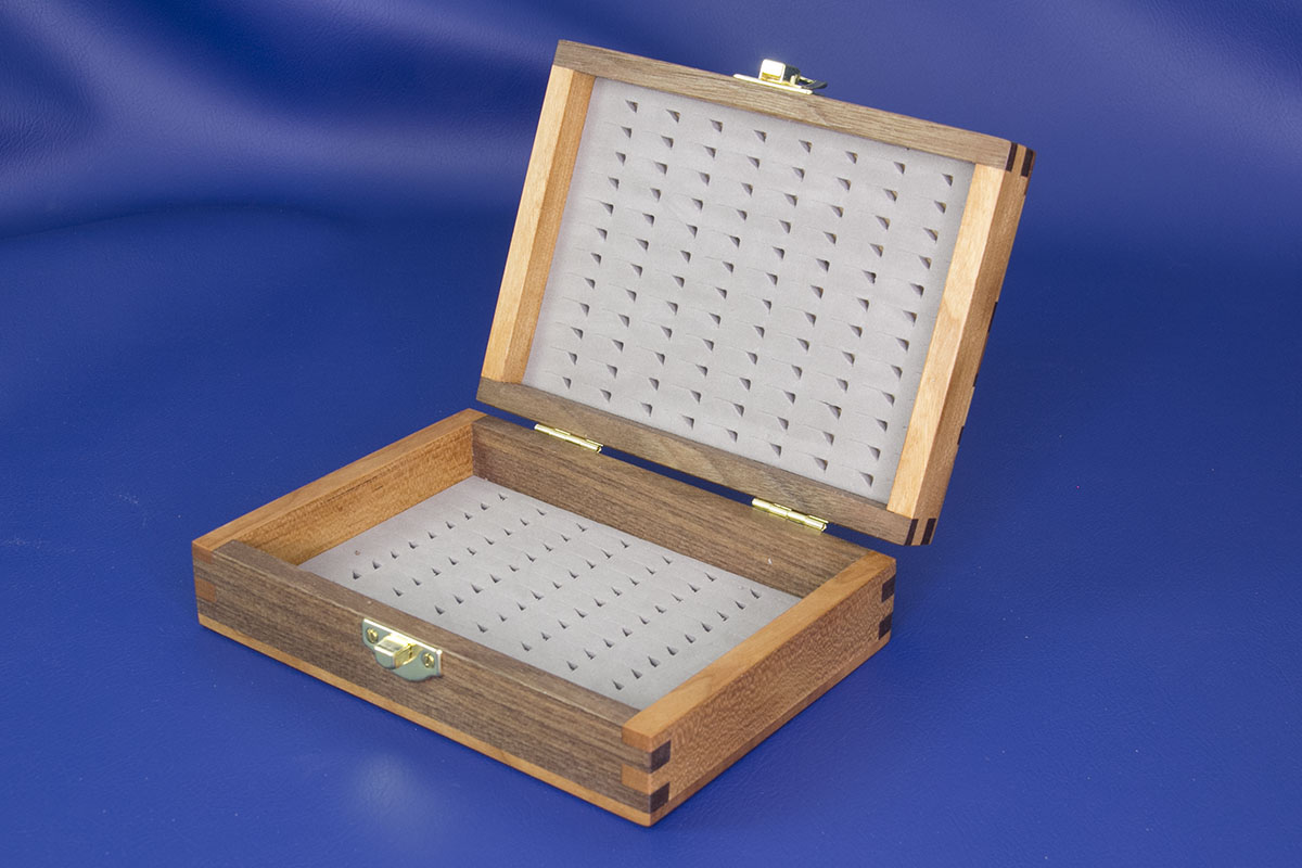 Petit coffret à mouches - ouvert