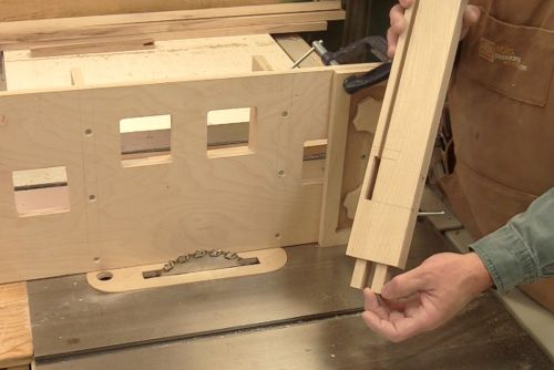 Assemblage � tenons doubles des pattes