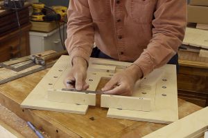 Ajustement du plateau sur la scie � ruban