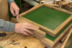 Installation de l�assise de la tablette du bas