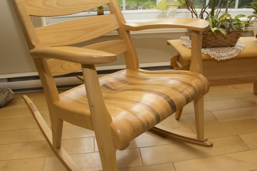 Détail du siège de la chaise berçante
