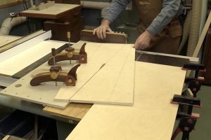 Coupe des pattes en biseau