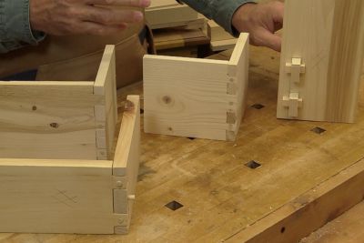 Assemblages de planches en coins