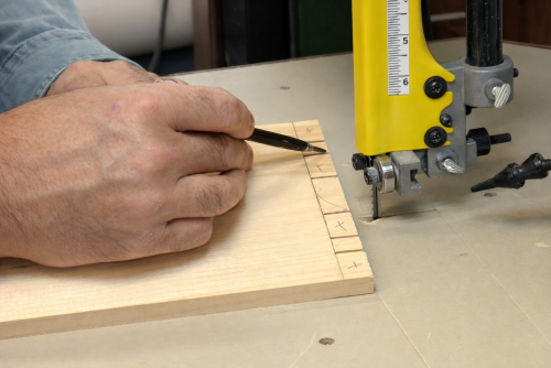 Assemblages de planches en coins