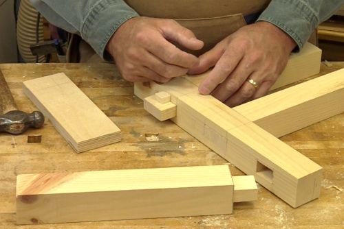 Assemblages rustiques � tenons et mortaises