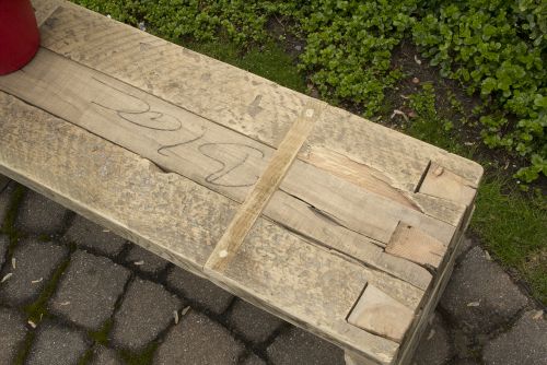 Banc champ�tre - dessus us� par le temps
