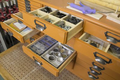Ensemble de casiers et cabinets de rangement modulaires