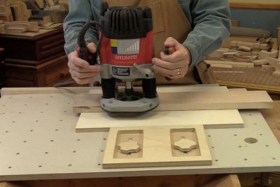 Travail à main levée avec une toupie Travail à main levée avec une toupie
