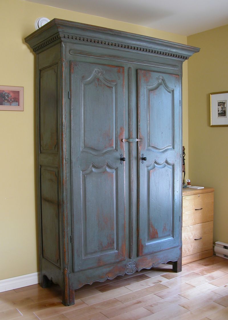 Grande armoire d'inspiration Louis XV