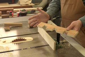 Coupe des encoches sur les supports