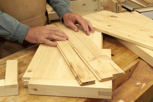 Techniques d'assemblages de panneaux massifs